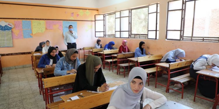 «التعليم»: 17 ألف طالب أدوا امتحانات الدور الثاني للدبلومات الفنية اليوم