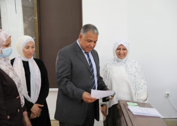﻿نائب رئيس جامعة الأزهر يتفقد لجان امتحانات طب الأسنان بنات