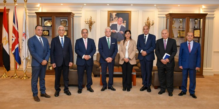 رئيس الجامعة البريطانية:  مستعدون لنقل خبراتنا البحثية والمعاونة في مؤتمر المناخ