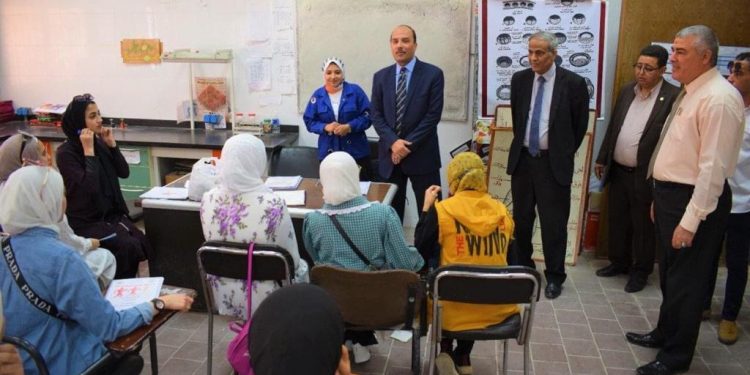 رئيس جامعة العريش يتفقد سير العمل بالكليات