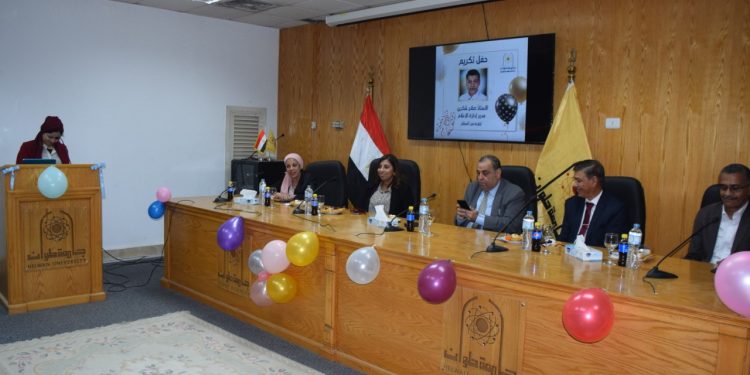 جامعة حلوان تحتفي بـ صلاح شكري مدير إدارة الإعلام لبلوغه سن المعاش