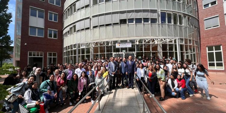 السفير المصري بألمانيا: فرع الجامعة الألمانية ببرلين هرم مصري في قلب العاصمة