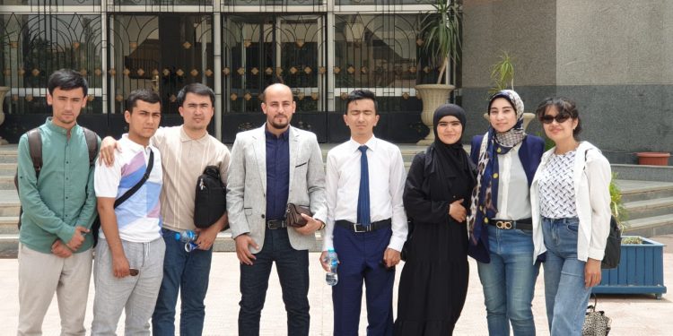 آداب جامعة حلوان تستقبل طلاب طشقند للدراسات الشرقية بأوزبكستان