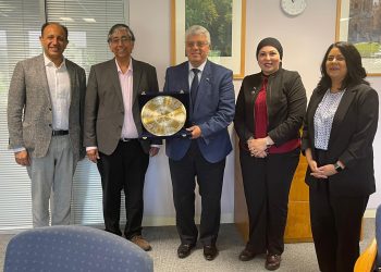 الدكتور أيمن عاشور نائب وزير التعليم العالي لشئون الجامعات والدكتورة رشا كمال ووفد جامعة أكسفورد