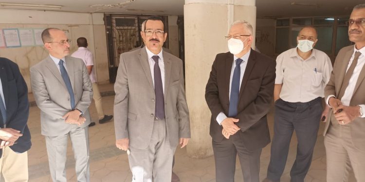 نائب رئيس جامعة حلوان يتفقد اللجان الامتحانية