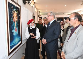 رئيس جامعة قناة السويس يفتتح معرض “أدب الخيال العلمي و ارتباطه بتطبيقات التكنولوجيا فى التصوير المعاصر”
