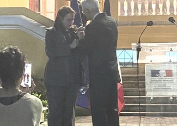 فرنسا تمنح وسام “فارس أكاديمي” للعميدة السابقة لكلية النانو تكنولوجي بجامعة القاهرة