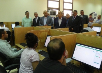 رئيس جامعة المنيا يتفقد الاختبارات الإلكترونية بكلية الحاسبات والمعلومات