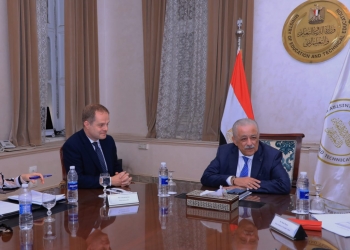 «شوقي» للسفير البريطاني: تصحيح 10.4 مليون امتحان إلكتروني في عامين