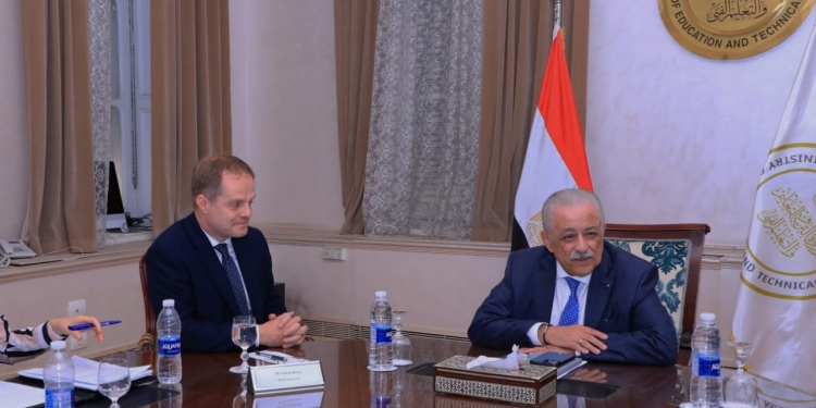 «شوقي» للسفير البريطاني: تصحيح 10.4 مليون امتحان إلكتروني في عامين