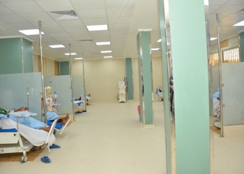 رئيس جامعة أسيوط يفتتح وحدة الكلى الصناعية الجديدة بتكلفة 31 مليون جنيه