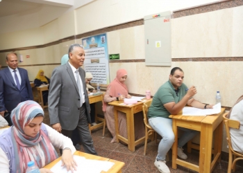 جولة تفقدية لرئيس جامعة جنوب الوادي بامتحانات كليات قنا