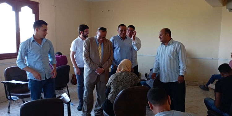 نائب رئيس جامعة الأقصر يتابع امتحانات الدراسات العليا بكلية الآثار