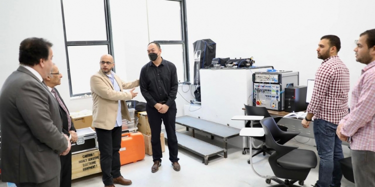 وزير التعليم العالى يتفقد مقر وكالة الفضاء المصرية