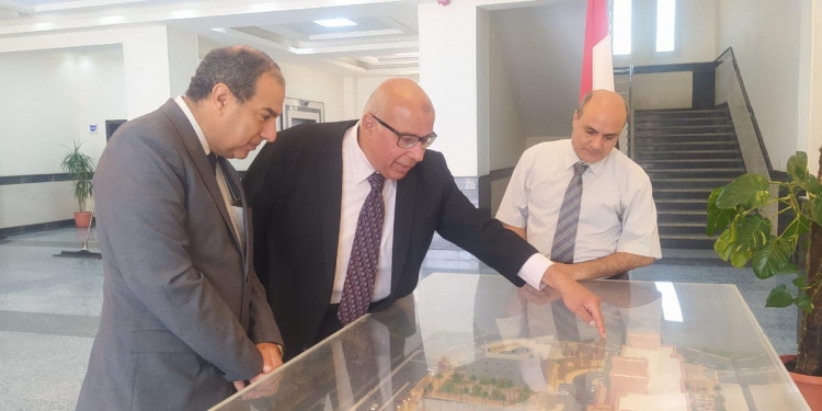  جامعة القاهرة الجديدة التكنولوجية تبحث إنشاء برامج تكنولوجيا البترول 