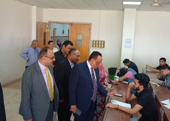 عميد آداب جامعة طنطا يتفقد سير امتحانات الفرقة الثانية للفصل الدراسي الثاني