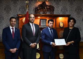 وزير الشباب والرياضة يلتقي عدداً من طلاب الجامعة الأمريكية بالقاهرة