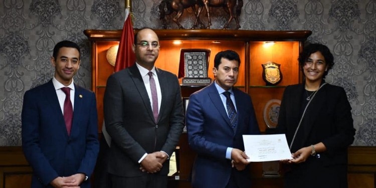 وزير الشباب والرياضة يلتقي عدداً من طلاب الجامعة الأمريكية بالقاهرة