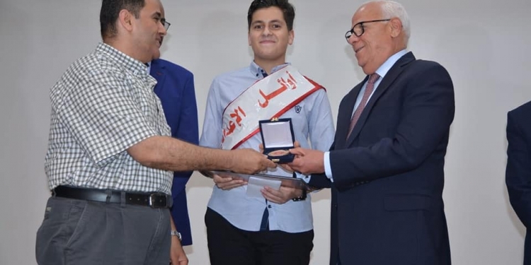 محافظ بورسعيد يكرم أوائل الشهادة الإعدادية