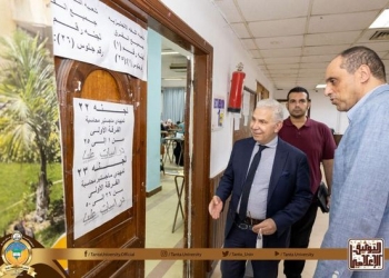 نائب رئيس جامعة طنطا يتفقد امتحانات الدراسات العليا بـ«كلية التجارة»