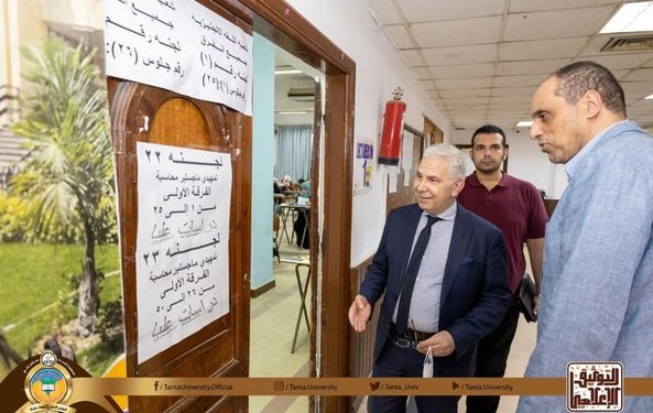 نائب رئيس جامعة طنطا يتفقد امتحانات الدراسات العليا بـ«كلية التجارة»