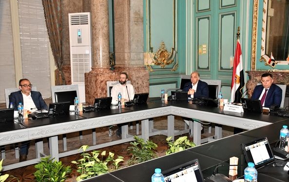 رئيس جامعة عين شمس يناقش التعاون الأكاديمي مع مستشفى مايو كلينك بأمريكا