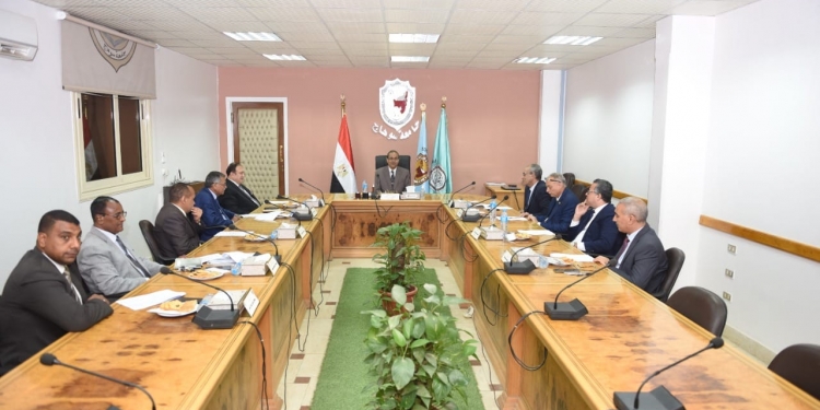 رئيس جامعة سوهاج يترأس اول جلسة لمجلس كلية الحقوق