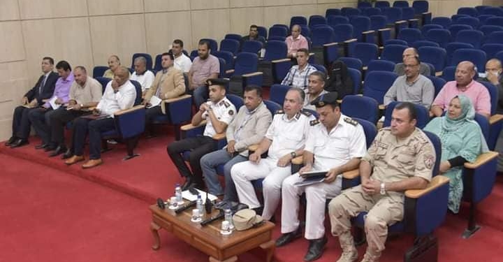 محافظ مطروح: تنسيق مواعيد وصول طائرات صناديق أسئلة امتحانات الثانوية العامة مع المستشار العسكرى