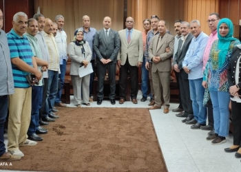 تعليم سوهاج يناقش استعدادت تفعيل التحويل الإلكتروني للطلاب بين المدارس