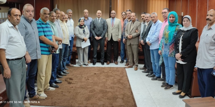 تعليم سوهاج يناقش استعدادت تفعيل التحويل الإلكتروني للطلاب بين المدارس