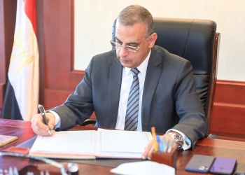 235 درجة.. محافظ سوهاج يعتمد تنسيق القبول بمدارس الثانوي العام