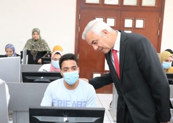 ١٢٠٠ طالب يؤدون الاختبارات الإلكترونية بـ«تمريض المنوفية»