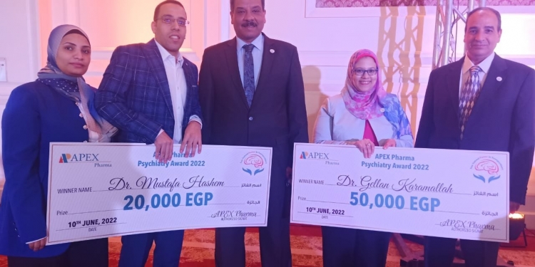 مدرس بجامعة أسيوط تفوز بالجائزة الأولى لأفضل بحث في مجال الطب النفسي