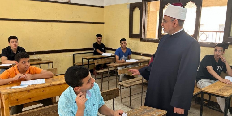 رئيس قطاع المعاهد الأزهرية يتفقد لجان الثانوية الأزهرية 2022 بالقليوبية