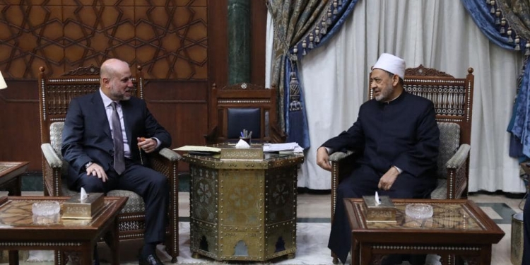 الرئيس الفلسطيني يشكر شيخ الأزهر على مراجعة مصحف "المسجد الأقصى"