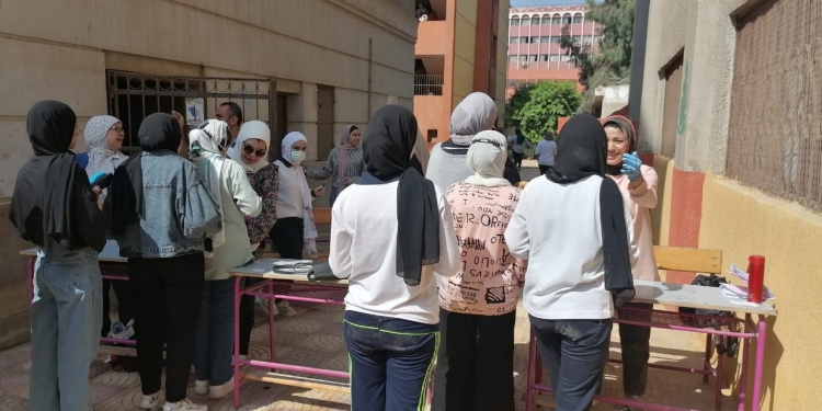 الثانوية العامة 2022.. هدوء وقرأن وتعزيزات أمنية بمدارس الدقي
