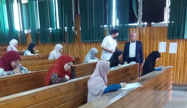 عميد كلية طب الأزهر بأسيوط: الهدوء يسود لجان الامتحانات بالكلية