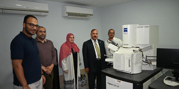 ميكروسكوب إلكتروني ماسح ومحطة لرصد جودة الهواء بـ« علوم الفيوم»