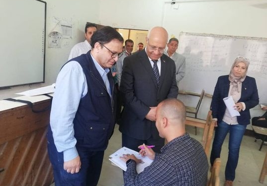 رئيس جامعة بنها يتفقد امتحانات بكلية التربية النوعية| صور