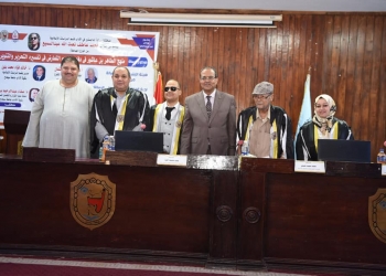 منح باحث من فاقدي البصر درجة الماجستير في علوم الدراسات الإسلامية