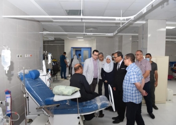 مستشفى سوهاج الجامعي يستقبل 127 مريض بالفشل الكلوي من المنشأه المركزي