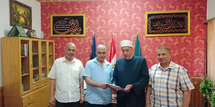 رئيس القليوبية الأزهرية يتسلم نتيجة الشهادتين الابتدائية والإعدادية الأزهرية