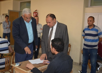 نائب رئيس جامعة الأزهر يتابع سير الامتحانات بكلية التربية بنين بأسيوط