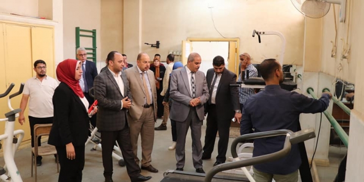 رئيس جامعة الأزهر يتفقد الملاعب والصالات الرياضية بفرع البنات