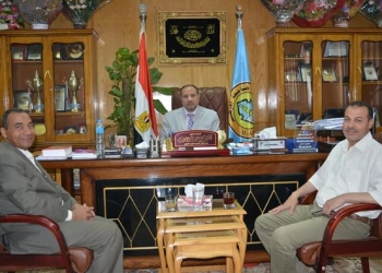 نائب رئيس جامعة الأزهر يستقبل مدير الهيئة العامة لمحو الأمية وتعليم الكبار بأسيوط