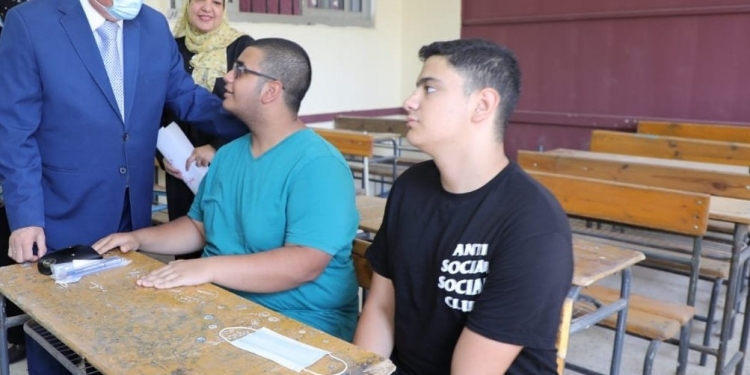 إحالة طالبين للشئون القانونية لنشرهم أسئلة الامتحان على الإنترنت