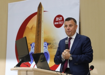 رئيس جامعة عين شمس يفتتح المؤتمر العلمي الأول لقسم الجراحة