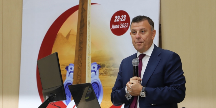 رئيس جامعة عين شمس يفتتح المؤتمر العلمي الأول لقسم الجراحة