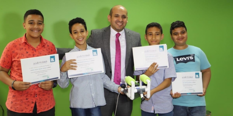 "مصر الخير" تكرم 4 طلاب لفوزهم بالمركز الثالث بمسابقة الروبوتات
