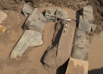 الكشف عن كتل حجرية من عهد الملك خوفو بمعبد الشمس بهليوبليس.